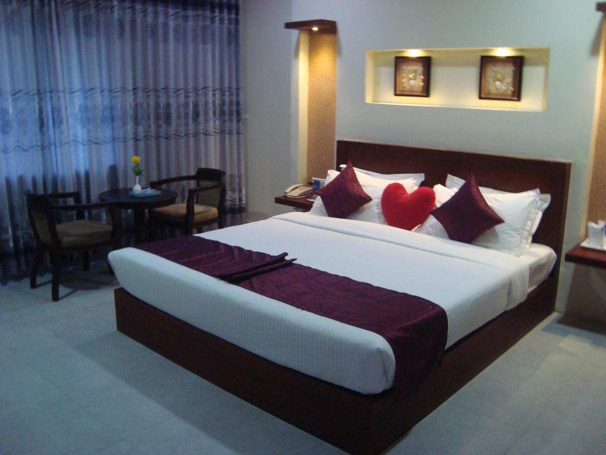 Rouba Residency Hotel Ponnāni Exterior photo